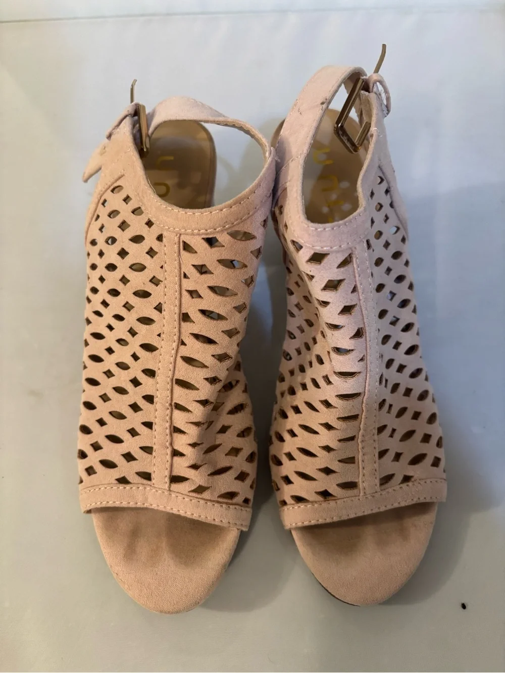 Unisa Blush Laser-Cut Peep-Toe Sandal Size 8